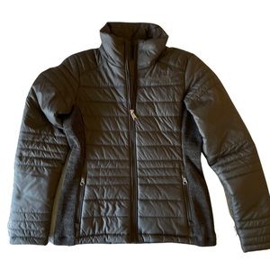 The North Face. Classic down jacket with side details.